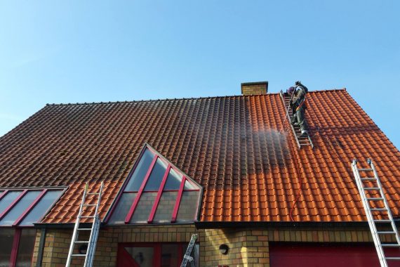 Reinigen van dak en gevel — realisatie 2